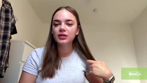 Snapshot of incredeblemira chatting on June 30, 7:09 am Mira online show from June 30, 7:09 am