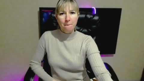incredible_ariela online show from December 2, 11:45 am