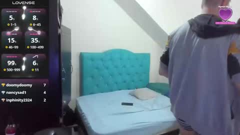 Snapshot of incubus_couple1 chatting on December 5, 1:28 pm incubus_couple1 online show from December 5, 1:28 pm