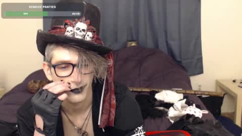 Snapshot of incubussy_x chatting on February 9, 4:36 am Incubussy X online show from February 9, 4:36 am
