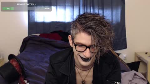 Snapshot of incubussy_x chatting on February 12, 12:27 am Incubussy X online show from February 12, 12:27 am