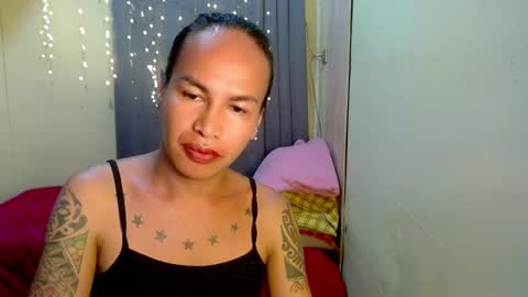 Snapshot of indaypakay_ts chatting on December 3, 2:03 am Pakay online show from December 3, 2:03 am