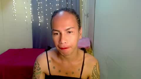 Snapshot of indaypakay_ts chatting on December 11, 8:26 am Pakay online show from December 11, 8:26 am