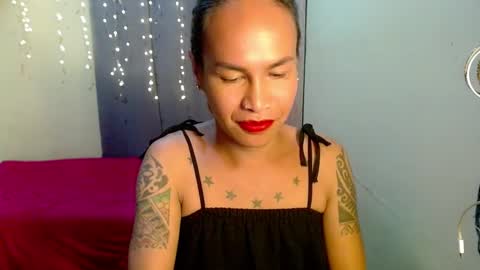 Snapshot of indaypakay_ts chatting on December 22, 7:44 am Pakay online show from December 22, 7:44 am