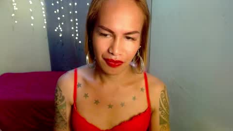 Snapshot of indaypakay_ts chatting on December 24, 6:11 am Pakay online show from December 24, 6:11 am