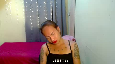 Snapshot of indaypakay_ts chatting on January 4, 5:48 am Pakay online show from January 4, 5:48 am