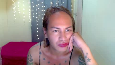 Snapshot of indaypakay_ts chatting on January 9, 3:15 am Pakay online show from January 9, 3:15 am