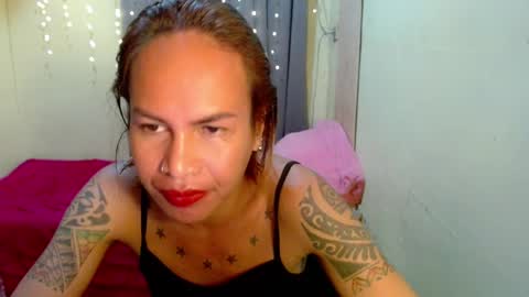 Snapshot of indaypakay_ts chatting on January 15, 6:12 am Pakay online show from January 15, 6:12 am