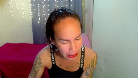 Snapshot of indaypakay_ts chatting on January 27, 3:37 am Pakay online show from January 27, 3:37 am