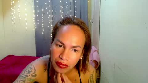 Snapshot of indaypakay_ts chatting on February 4, 7:51 am Pakay online show from February 4, 7:51 am