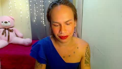 Snapshot of indaypakay_ts chatting on February 5, 6:13 am Pakay online show from February 5, 6:13 am