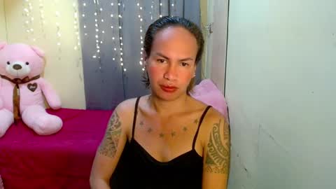 Snapshot of indaypakay_ts chatting on February 7, 8:22 am Pakay online show from February 7, 8:22 am