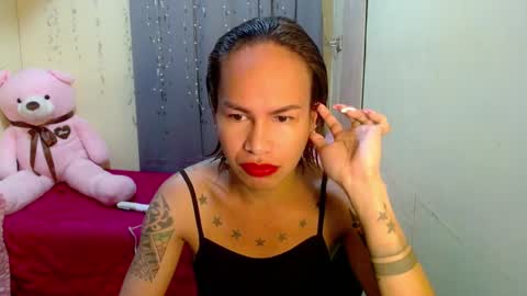 Snapshot of indaypakay_ts chatting on February 13, 7:35 am Pakay online show from February 13, 7:35 am
