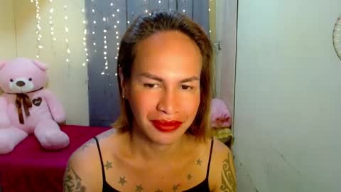 Snapshot of indaypakay_ts chatting on February 19, 5:05 am Pakay online show from February 19, 5:05 am