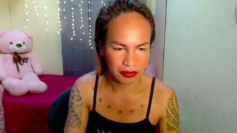 Snapshot of indaypakay_ts chatting on February 20, 1:57 am Pakay online show from February 20, 1:57 am