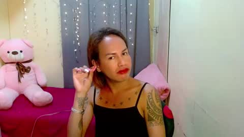 Snapshot of indaypakay_ts chatting on February 24, 5:33 am Pakay online show from February 24, 5:33 am