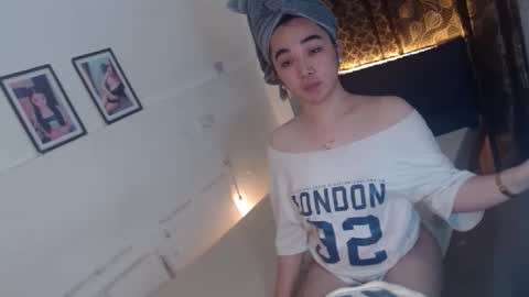 Snapshot of indestructabletrixie chatting on February 6, 9:12 am indestructabletrixie online show from February 6, 9:12 am