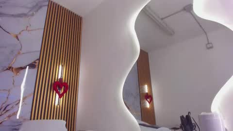 Snapshot of indi_catalina chatting on March 24, 12:54 pm Indi Catalina online show from March 24, 12:54 pm