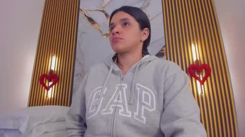 Snapshot of indi_catalina chatting on March 29, 1:44 pm Indi Catalina online show from March 29, 1:44 pm