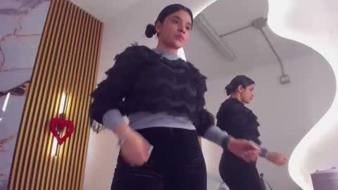 Snapshot of indi_catalina chatting on March 30, 12:17 pm Indi Catalina online show from March 30, 12:17 pm