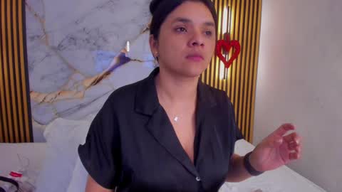 Snapshot of indi_catalina chatting on March 31, 12:49 pm Indi Catalina online show from March 31, 12:49 pm