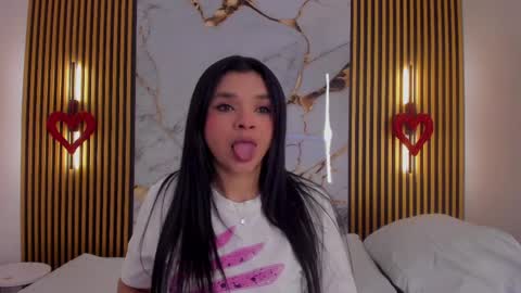 Snapshot of indi_catalina chatting on April 6, 12:39 pm Indi Catalina online show from April 6, 12:39 pm