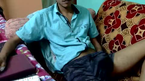 Snapshot of indian_bengali_boy chatting on October 15, 7:36 pm Suman Leo online show from October 15, 7:36 pm