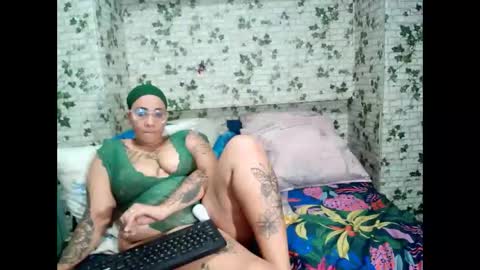 Snapshot of indian_candyxx chatting on April 29, 5:17 pm Candy cat online show from April 29, 5:17 pm