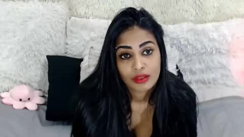 Jazmin online show from May 15, 11:45 pm