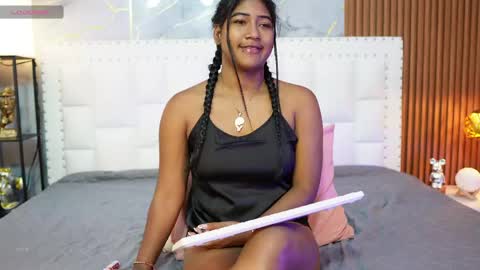 LITTLE AINHOA  online show from May 4, 8:05 pm