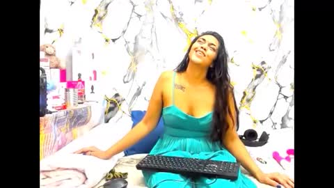 Snapshot of indiandesire4u69 chatting on April 30, 11:27 am Lia online show from April 30, 11:27 am