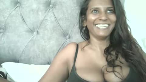 Snapshot of indianjasmin chatting on September 30, 7:13 am priya online show from September 30, 7:13 am
