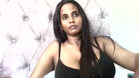 Snapshot of indianjasmin chatting on November 11, 7:52 am priya online show from November 11, 7:52 am