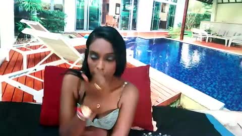 Leah online show from December 12, 6:21 pm