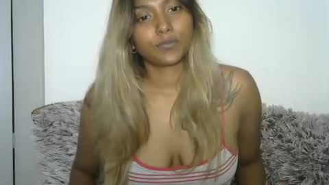 indianqtpie6 online show from September 28, 6:13 pm