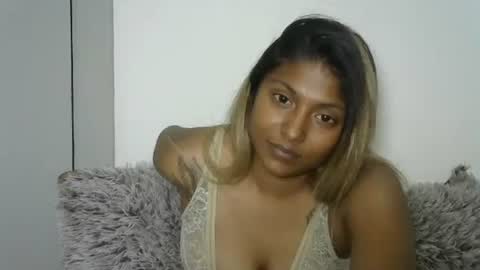 indianqtpie6 online show from October 14, 6:52 pm