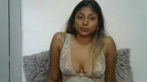 indianqtpie6 online show from May 19, 6:47 pm