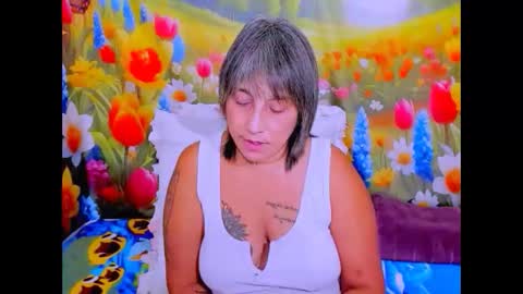 indianroxy27 online show from March 18, 6:05 am