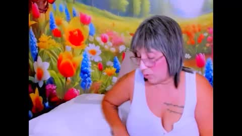 indianroxy27 online show from April 24, 6:43 pm