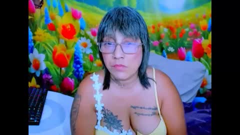 indianroxy27 online show from June 7, 9:07 pm