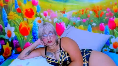 indianroxy27 online show from June 16, 7:16 pm