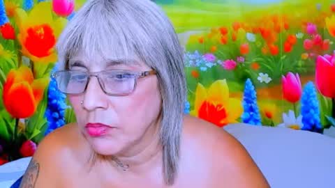 indianroxy27 online show from June 17, 10:10 pm