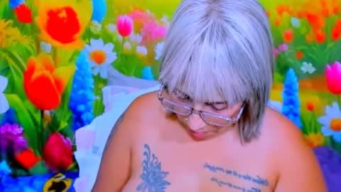 indianroxy27 online show from June 18, 6:12 pm
