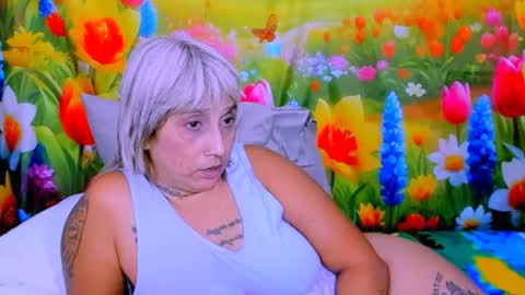 indianroxy27 online show from June 24, 8:19 pm
