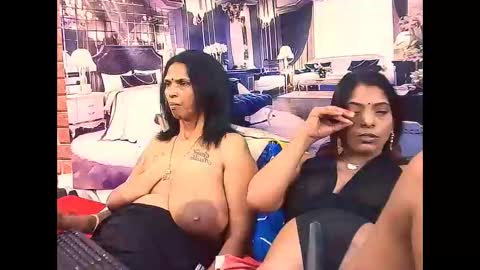 indiansexyass4u2luv online show from November 27, 9:22 am