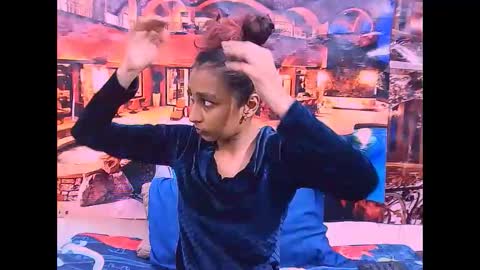 indiansexybutt4u2luv online show from April 2, 5:49 am