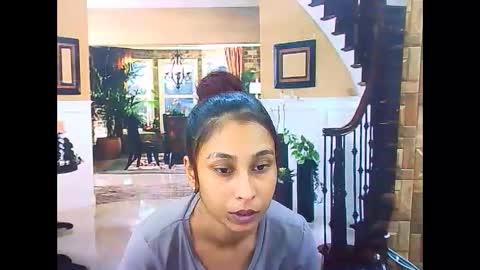 indiansexybutt4u2luv online show from May 18, 6:19 am