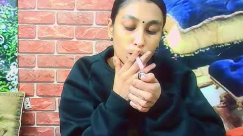indiansexybutt4u2luv online show from June 16, 5:10 am