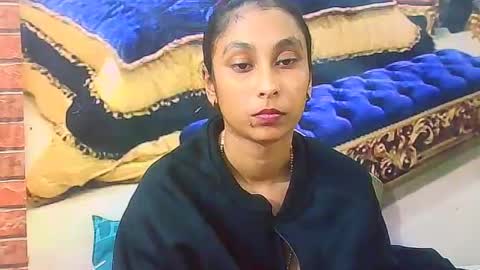 indiansexybutt4u2luv online show from June 27, 12:22 pm