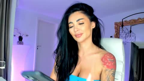 Snapshot of indiansweety chatting on February 25, 4:10 pm Hellen online show from February 25, 4:10 pm